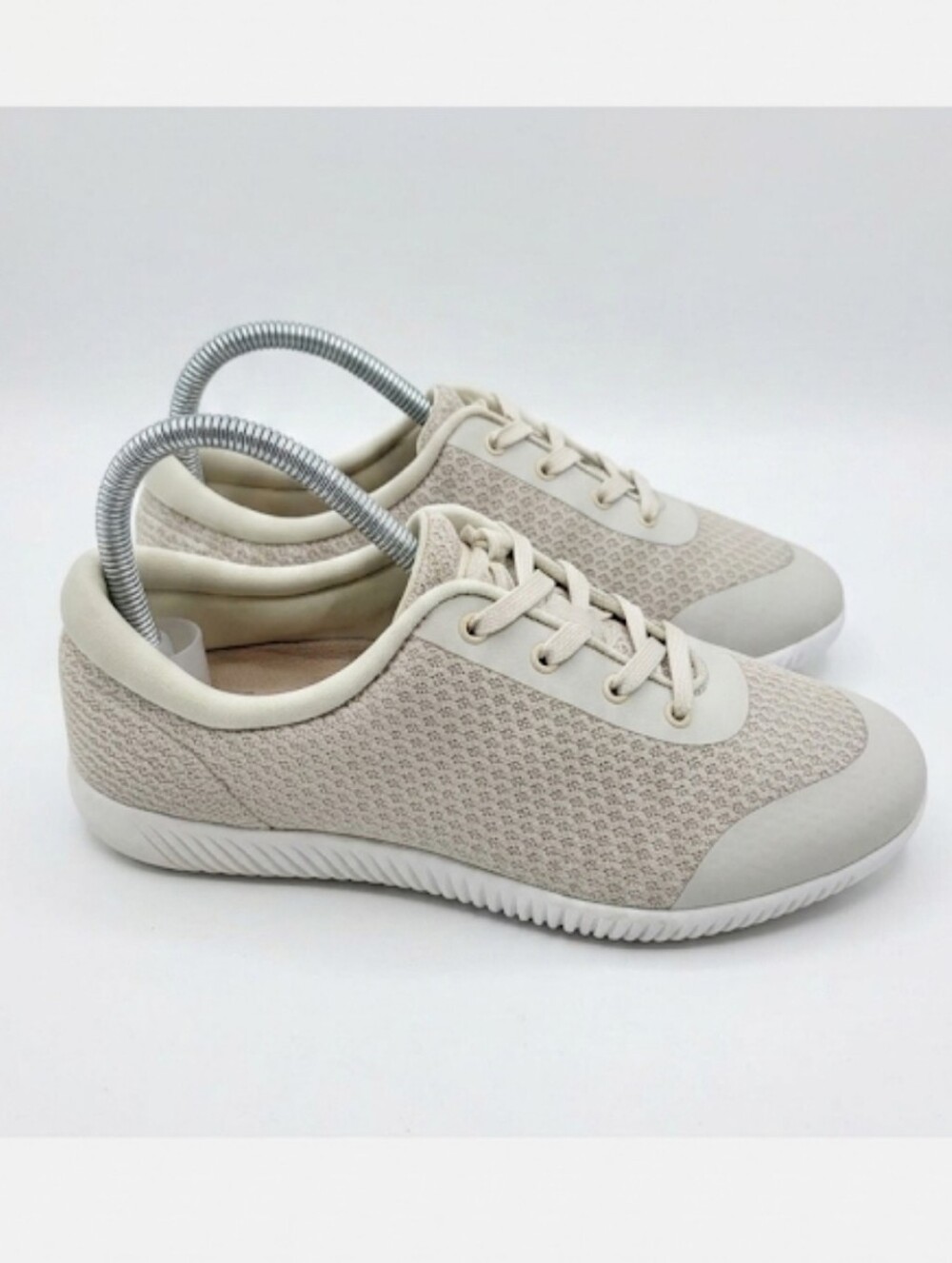 Dromedaris Cream Lace-up Casual Travel Sneakers Women's Size 7